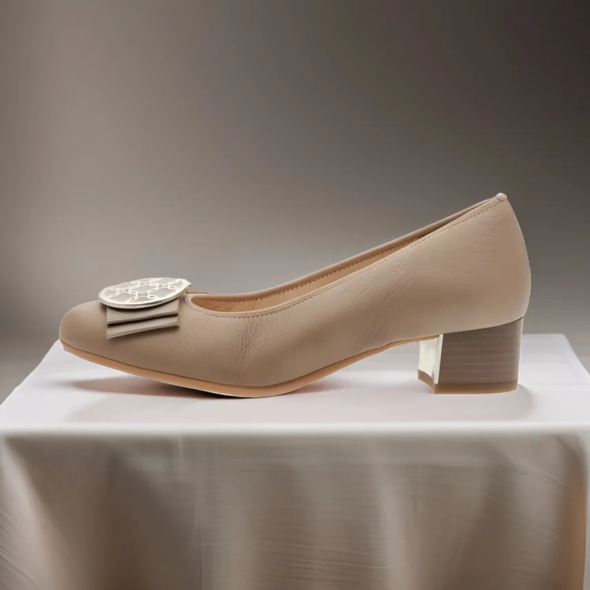 Ara Smooth Leather Wide-Fitting Pumps with Bow Ornament in Sand