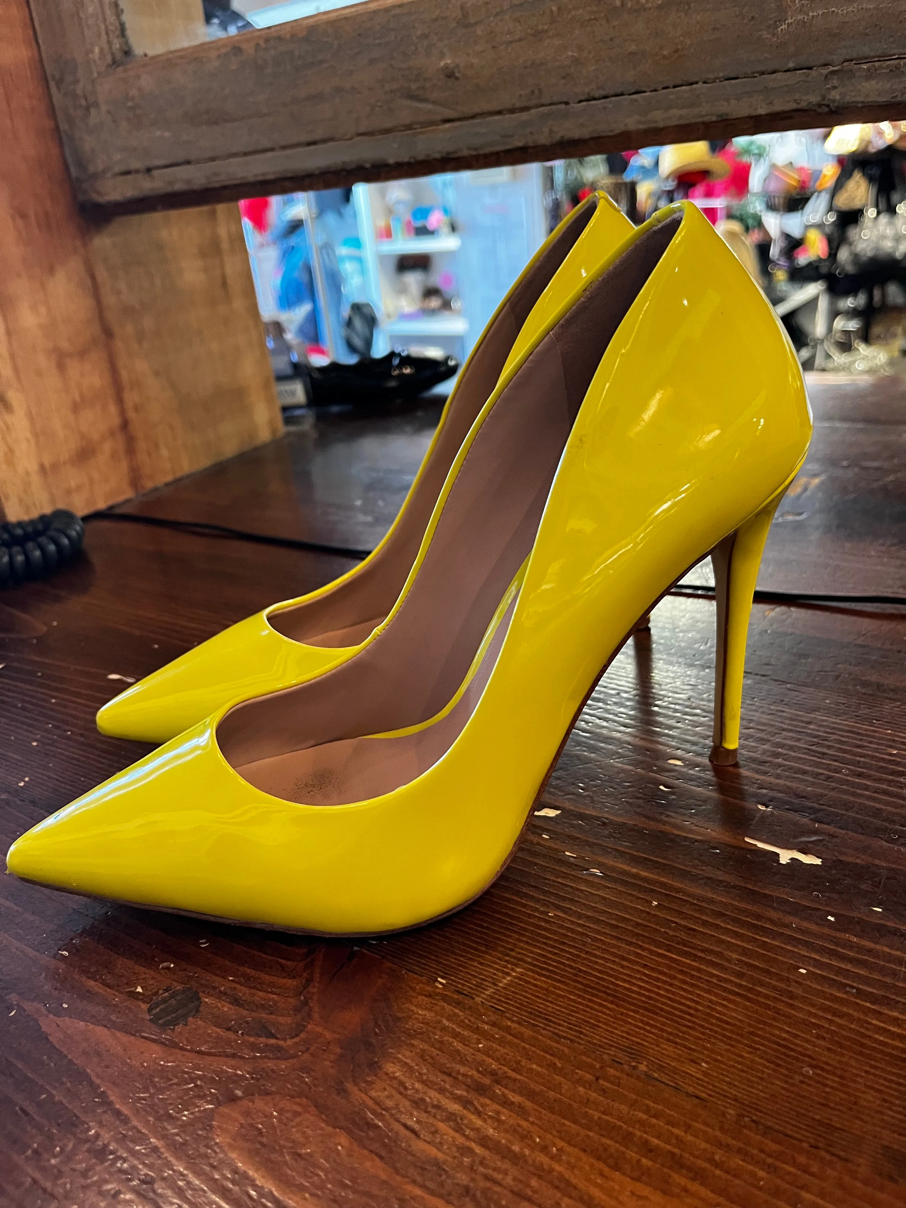 Neon Yellow Aldo Pumps (Size 8)